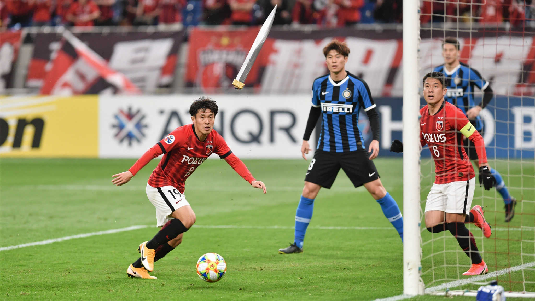 在足球的世界里，比赛的戏剧性和不确定性往往是吸引观