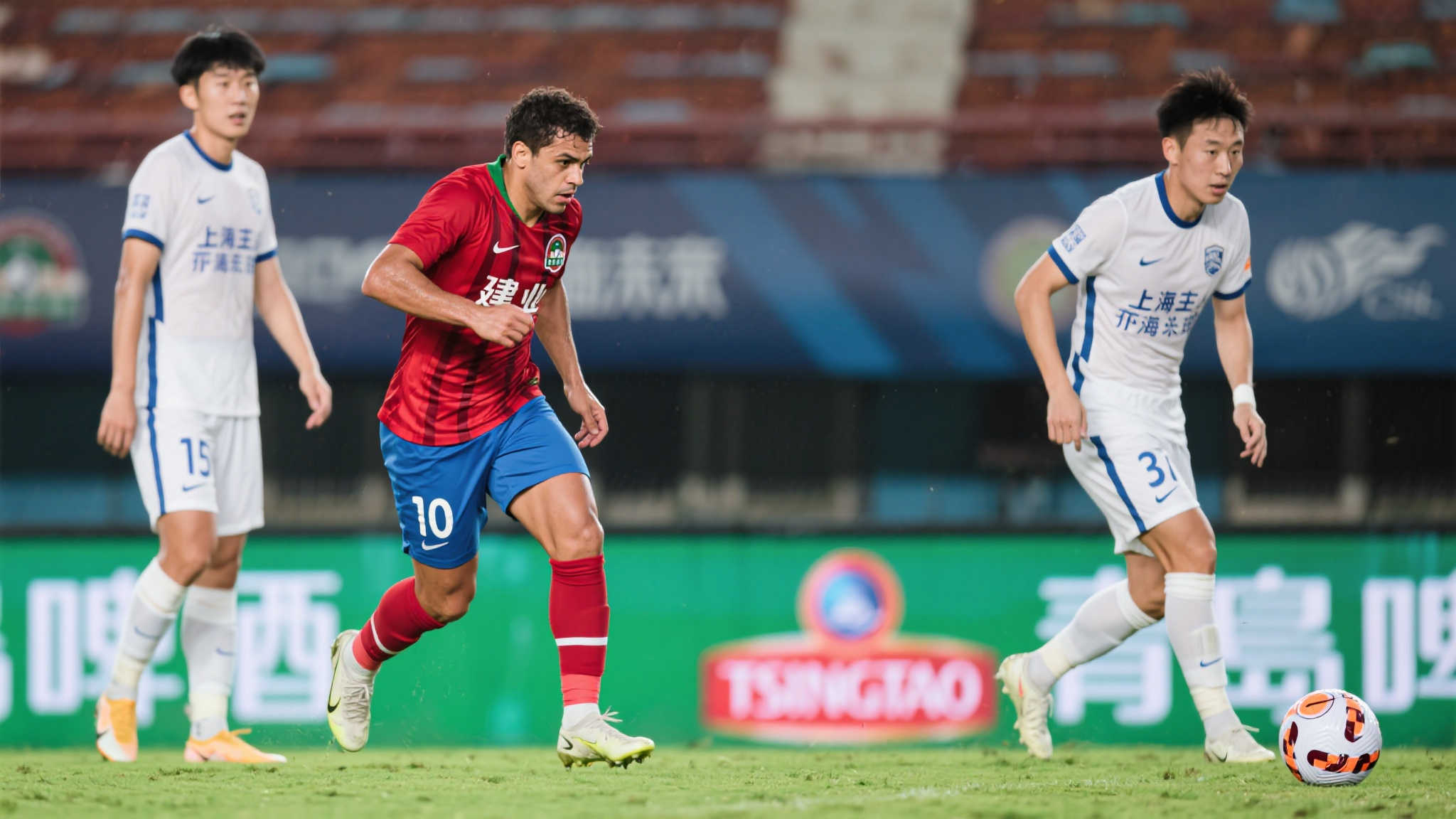 二、老将疲软：曾经的支柱今何在？
相比于年轻球员